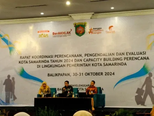 Menghadiri Rapat Koordinasi Perencanaan, Pengendalian dan Evaluasi Dokumen Perencanaan Kota Samarinda Tahun 2024