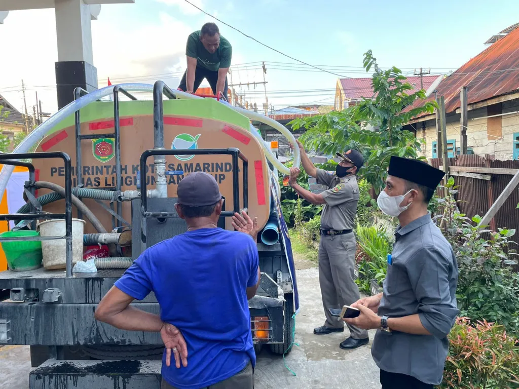 Pembagian Minyak Curah di kelurahan Jawa Samarinda