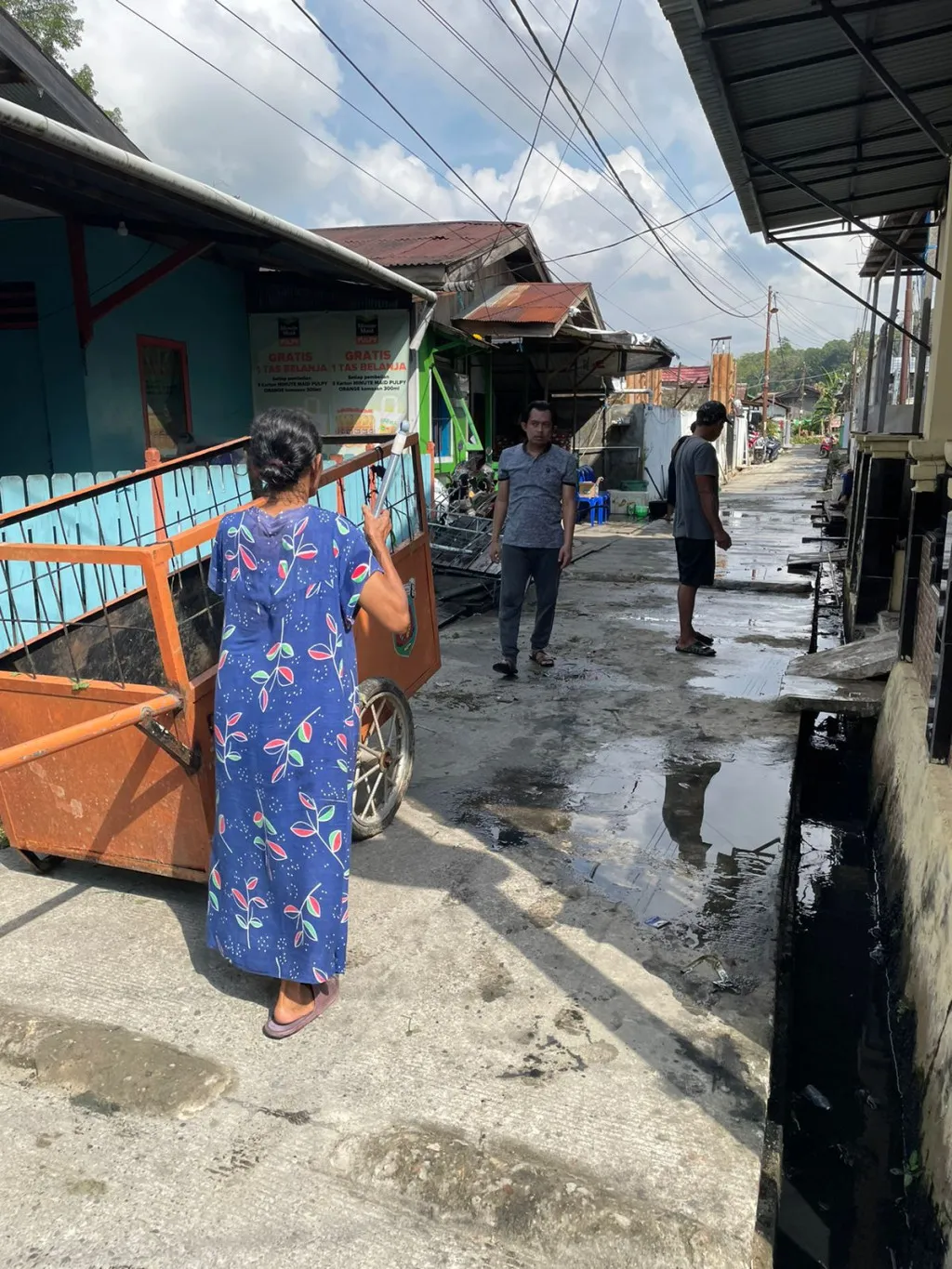 KEGIATAN KERJA BAKTI KELURAHAN SELILI DI RT. 23, RT. 24, RT. 25, RT. 30, RT. 31, DAN RT. 32