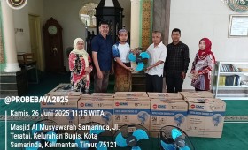 Penyerahkan Kipas Angin untuk Masjid Al-Ikhsan RT 04 Melalui Program Probebaya