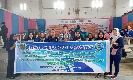 Pelatihan Membuat Kue Bakerry Kegiatan Probebaya Bidang Pemberdayaan Masyarakat Tahun 2022