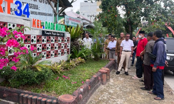 TIM TWAP TINJAU PEKERJAAN PEMBUATAN TAMAN DI RT 34 DAN PROGRESS RT 32 KELURAHAN DADI MULYA