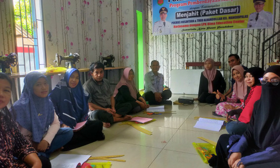 Pembukaan pelatihan Menjahit Program Pemberdayaan Masyarakat