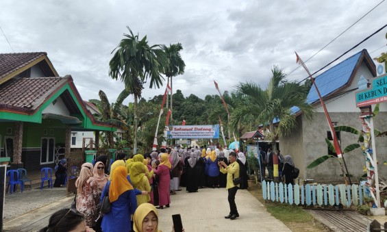Kunjungan Tim Penggerak PKK Kabupaten Boalemo Provinsi Gorontalo ke Lingkungan PHBS RT 41 Rawa Makmur Palaran