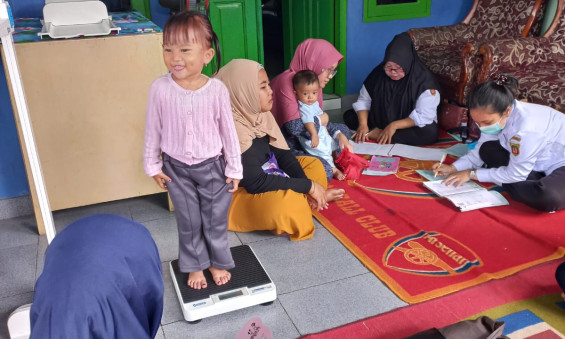 Kegiatan Posyandu Pelangi di kelurahan Pelita