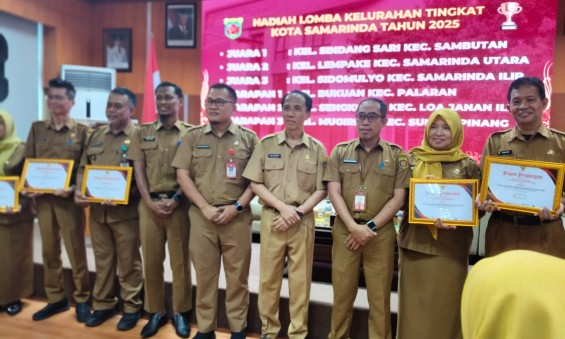 Penyerahan Hadiah dan Penghargaan Lomba Kelurahan Tingkat Kota Samarinda Tahun 2025
