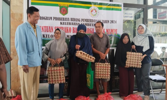 Pembagian Sembako dan Pelatihan pembuatan makanan khas Kaltim program Probebaya bidang Pemberdayaan