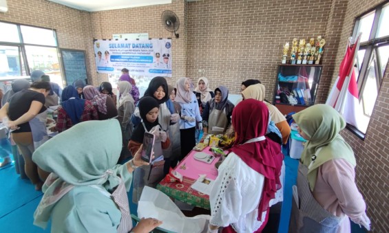 Kegiatan Pelatihan Probebaya Tahun 2025 Pemberdayaan Masyarakat "Pelatihan Tata Boga" di Kelurahan Teluk Lerong Ulu