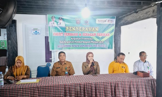 Pemberian paket sembako